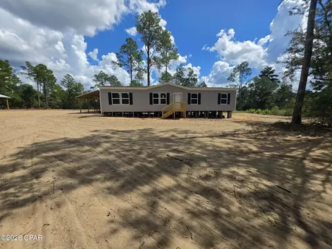 562 Apalachicola Ave, Alford, FL 32420