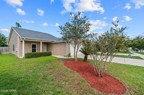 816 E 24th St, Lynn Haven, FL 32444