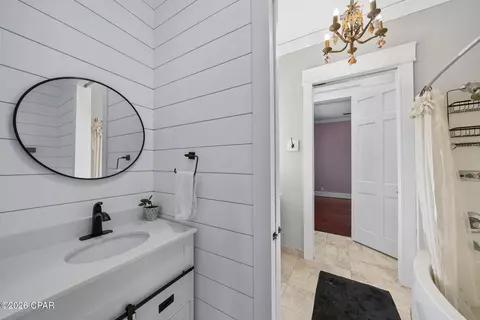 Bath - 24197 NW Pine Tree Trl, Fountain, FL 32438 photo 6 of 7