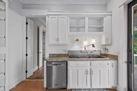 Kitchen - 24197 NW Pine Tree Trl, Fountain, FL 32438 photo 3 of 6