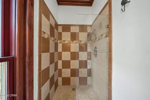 Bath - 24197 NW Pine Tree Trl, Fountain, FL 32438 photo 7 of 7