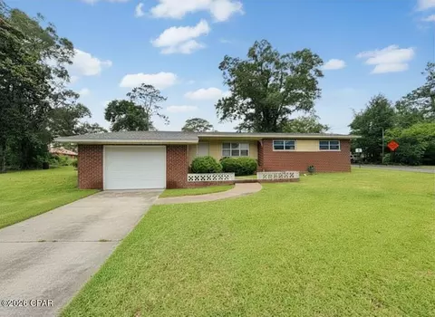 711 N Oklahoma St, Bonifay, FL 32425