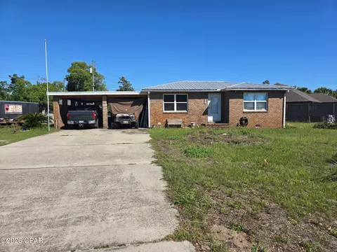 709 E 8th St, Lynn Haven, FL 32444