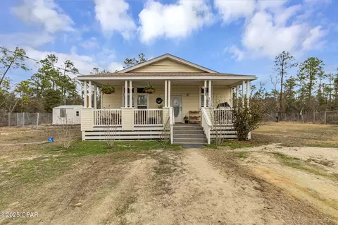 1180 Chattahoochee Ave, Alford, FL 32420