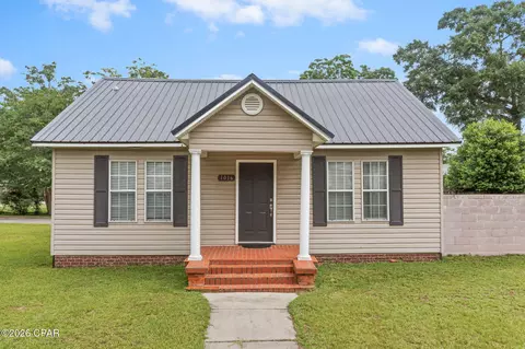 1016 10th Ave, Graceville, FL 32440