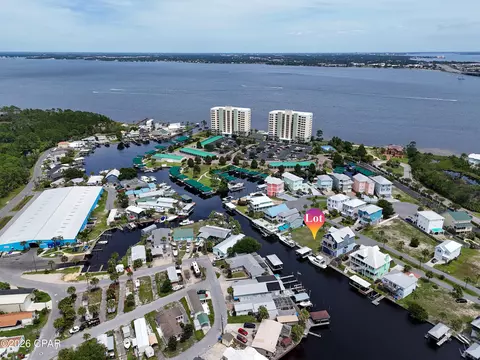 933 Lighthouse Lagoon Ct, Panama City Beach, FL 32407