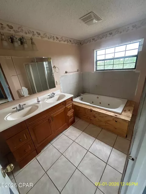 Bath - 3304 Sears Rd, Chipley, FL 32428 photo 1 of 3