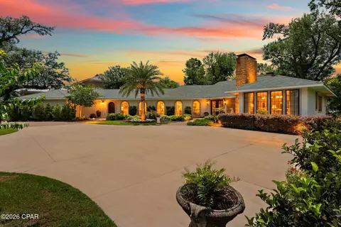 518 Bunkers Cove Rd, Panama City, FL 32401