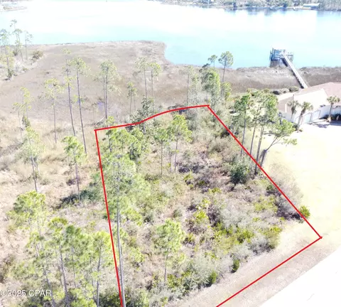 711 Island Ct, Panama City, FL 32404