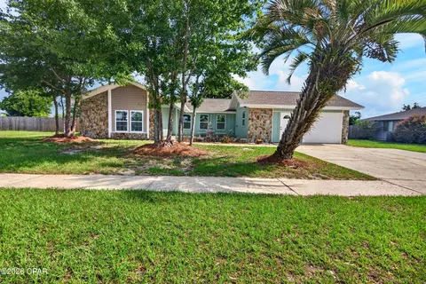360 Bell Cir, Lynn Haven, FL 32444