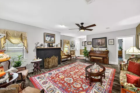 Living - 700 2nd St, Chipley, FL 32428 photo 3 of 6