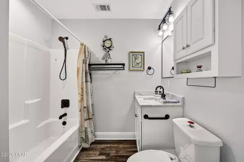 Bath - 700 2nd St, Chipley, FL 32428 photo 2 of 6