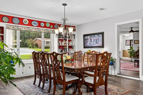 Dining - 700 2nd St, Chipley, FL 32428 photo 2 of 4
