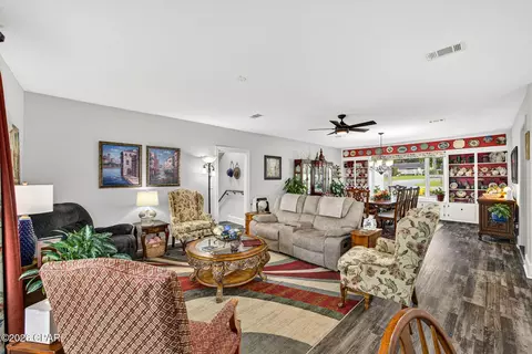 Living - 700 2nd St, Chipley, FL 32428 photo 4 of 6