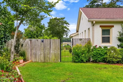 Exterior - 700 2nd St, Chipley, FL 32428 photo 6 of 10