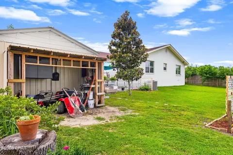 Exterior - 700 2nd St, Chipley, FL 32428 photo 9 of 10