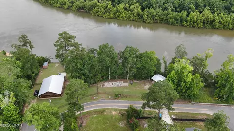 7574 NW Chattahoochee Cir, Bristol, FL 32321