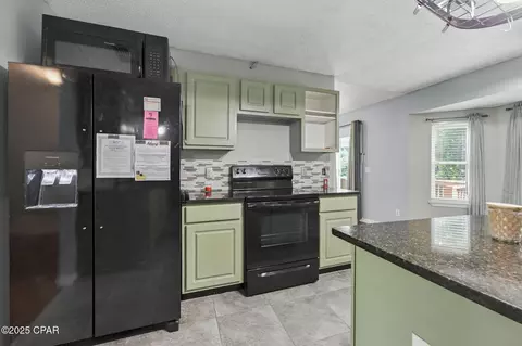 Kitchen - 336 Egan Dr, Crestview, FL 32536 photo 3 of 4