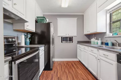 Kitchen - 3918 Bricknell Ave, Chipley, FL 32428 photo 1 of 2