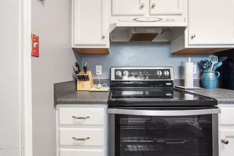Kitchen - 3918 Bricknell Ave, Chipley, FL 32428 photo 2 of 2