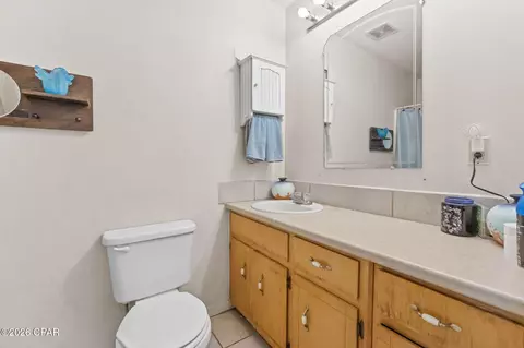 Bath - 940 Jamie Dr, Chipley, FL 32428 photo 2 of 4