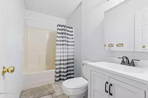 Bath - 940 Jamie Dr, Chipley, FL 32428 photo 4 of 4