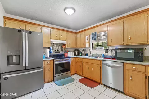 Kitchen - 940 Jamie Dr, Chipley, FL 32428 photo 3 of 4