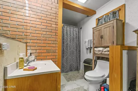 Bath - 940 Jamie Dr, Chipley, FL 32428 photo 1 of 4