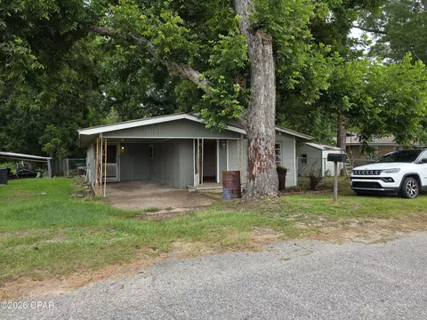 1352 Watts Ave, Chipley, FL 32428