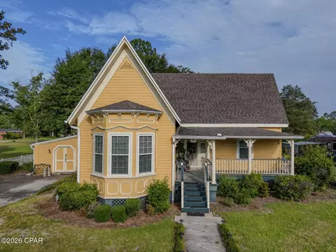 768 3rd St, Chipley, FL 32428