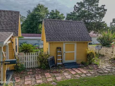 Exterior - 768 3rd St, Chipley, FL 32428 photo 4 of 7