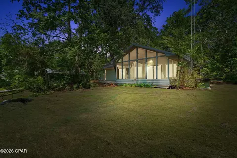 722 Mallet Bayou Rd, Freeport, FL 32439