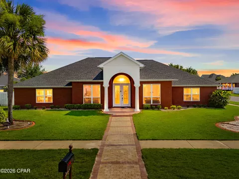121 Cottonwood Cir, Lynn Haven, FL 32444