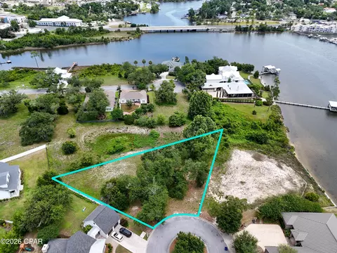 1175 Cove Pointe Dr, Panama City, FL 32401