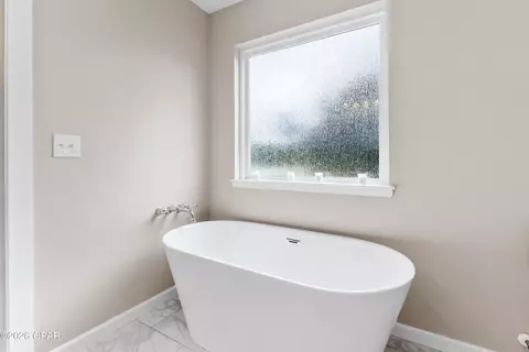 Bath - 2148 Jensen Pl, Chipley, FL 32428 photo 2 of 5