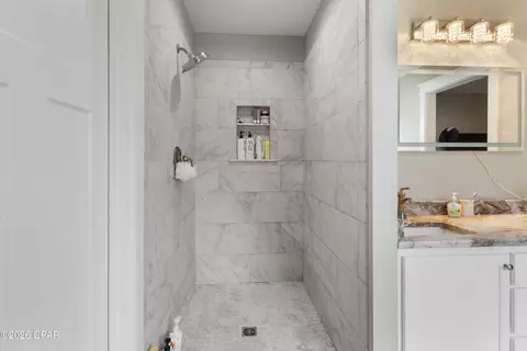 Bath - 2148 Jensen Pl, Chipley, FL 32428 photo 3 of 5