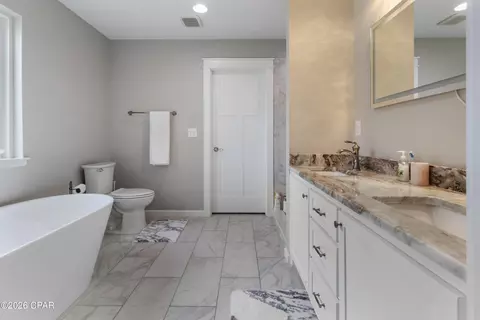 Bath - 2148 Jensen Pl, Chipley, FL 32428 photo 1 of 5