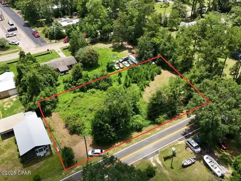 450 Henry Ave, Wewahitchka, FL 32465