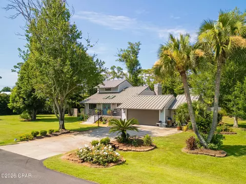 302 Dupont Dr, Port St Joe, FL 32456