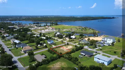 1006 W 3rd St, Lynn Haven, FL 32444