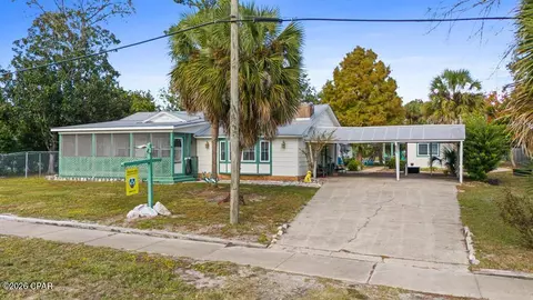 605 10th St, Port St Joe, FL 32456