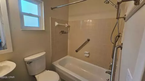Bath - 4107 Paragon Pl, Chipley, FL 32428 photo 2 of 3