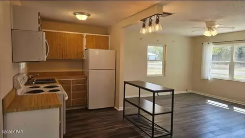 Living - 4107 Paragon Pl, Chipley, FL 32428 photo 1 of 2