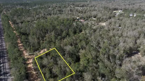 8 Dixie Ave, Fountain, FL 32438