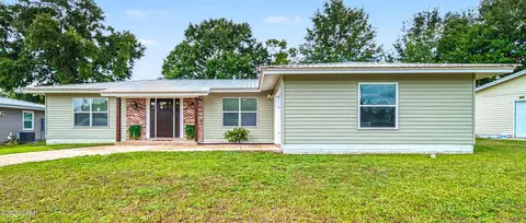 1807 Ulmer Ln, Chipley, FL 32428