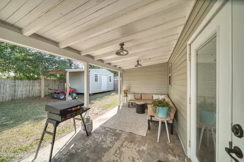 Exterior - 1807 Ulmer Ln, Chipley, FL 32428 photo 3 of 7