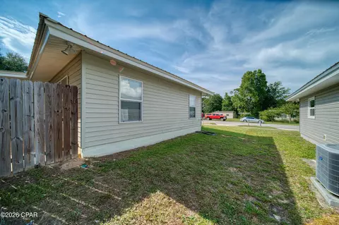 Exterior - 1807 Ulmer Ln, Chipley, FL 32428 photo 4 of 7