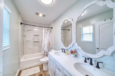 Bath - 1807 Ulmer Ln, Chipley, FL 32428 photo 1 of 2