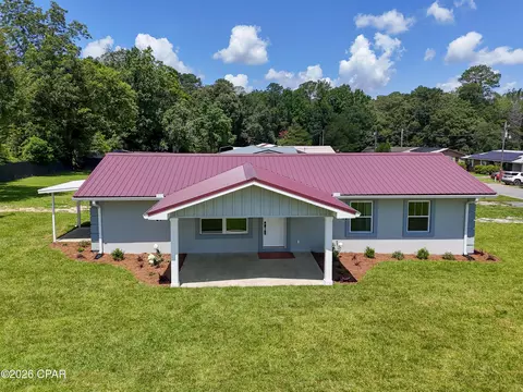 907 N Rangeline St, Bonifay, FL 32425