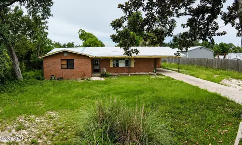 2420 E 2nd Plz, Panama City, FL 32401